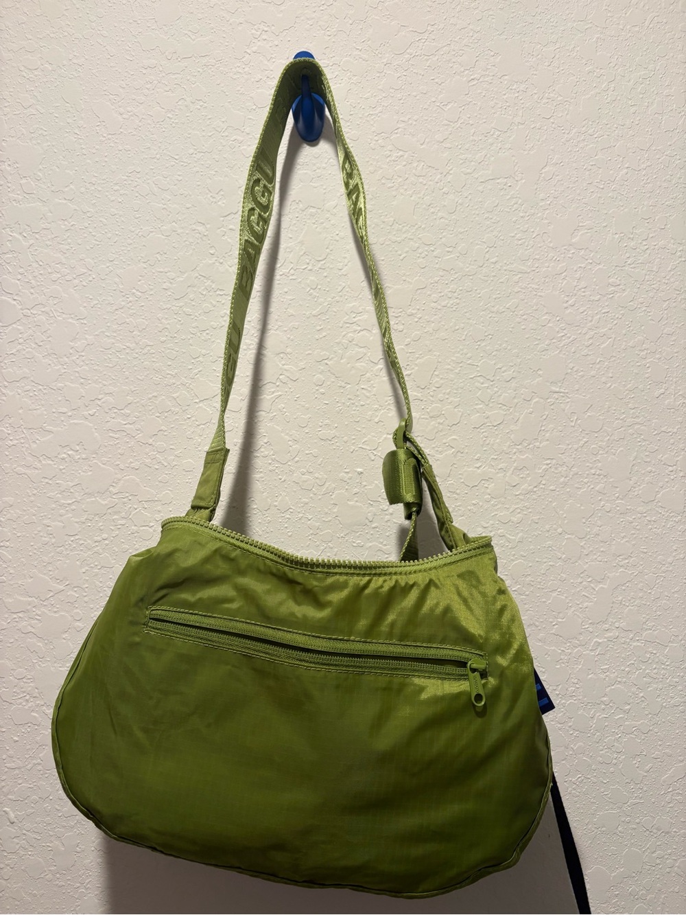 Baggu Medium Crescent in Green Juice - Picture 6 of 8